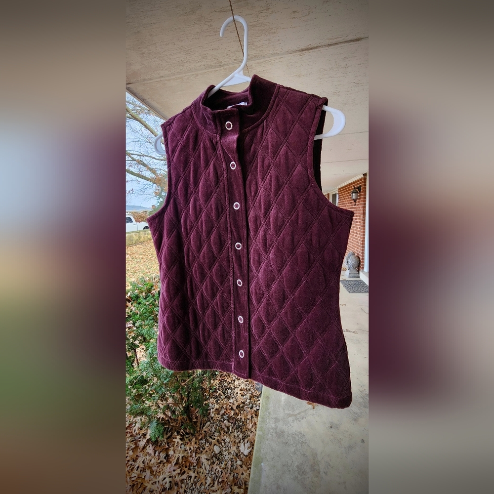 Festive Liz&Co. Quilted Velour Vest, Size Small, Plum